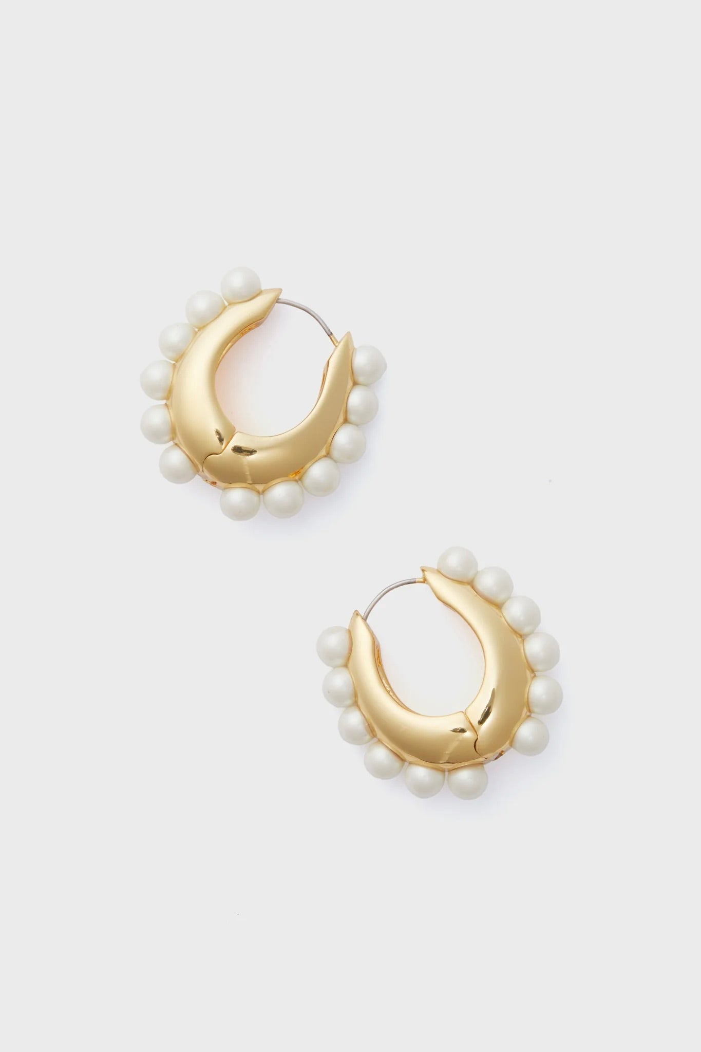 MEGA JASMIN PEARL HOOP- WHT/GLD